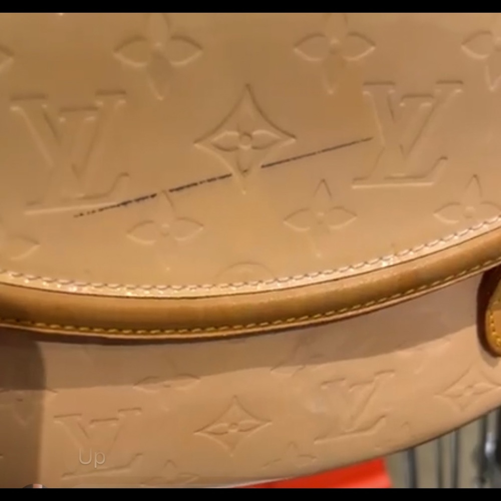 Authentic Louie Vuitton vernis shoulder bag